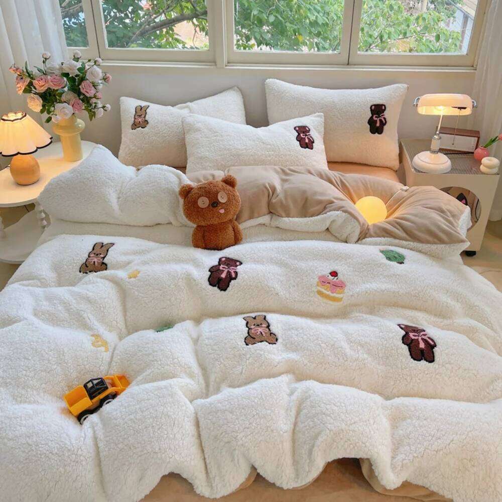 Embroidery Thickened Milk Fleece Bedding Winter Comforte Warm Bedroom Decor Quilt Cover Bed Sheet Pillowcase Four-Piece Set H260312