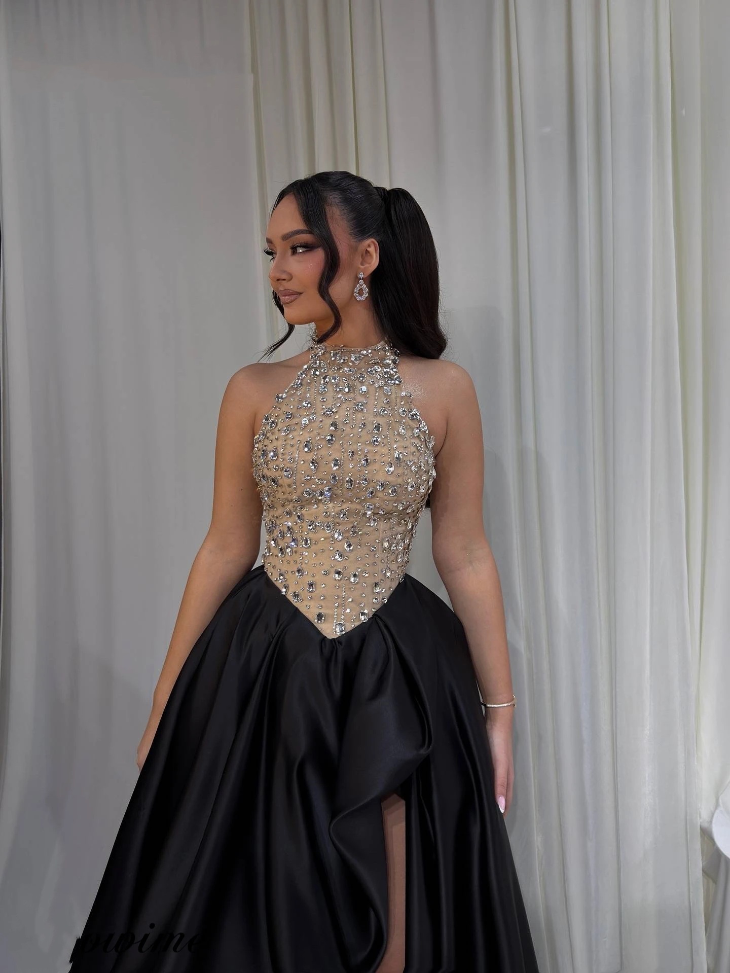 Classic A Line Evening Dresses For Women Halter Neck Sleeveless Gown Crystal Split Side Sweep Train Dress Party Customized Dress