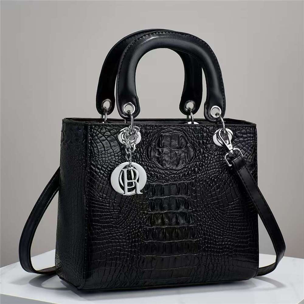 Tote Bag Summer Designer Women's Handbag Large Capacity Leisure Single Shoulder Bag Fashion Commute Crossbody Bag Luxury Bag Designer Underarm Ba - view 5