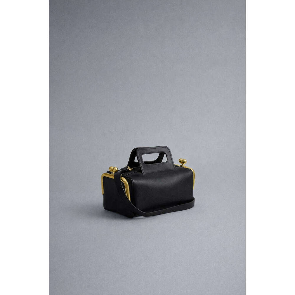 Women 2026 Design Black Leather Shoulder Fashionable Zipper Crossbody Bag Light Luxury Vintage Clip Handbag For Women