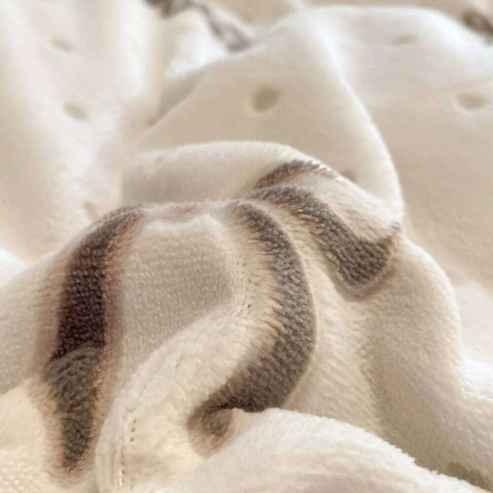 Light Carved Milk Velvet Bedding Thicken Winter Comforter Duvet Cover Bed Sheet Pillowcase Home Decor Four-Piece Set H260312