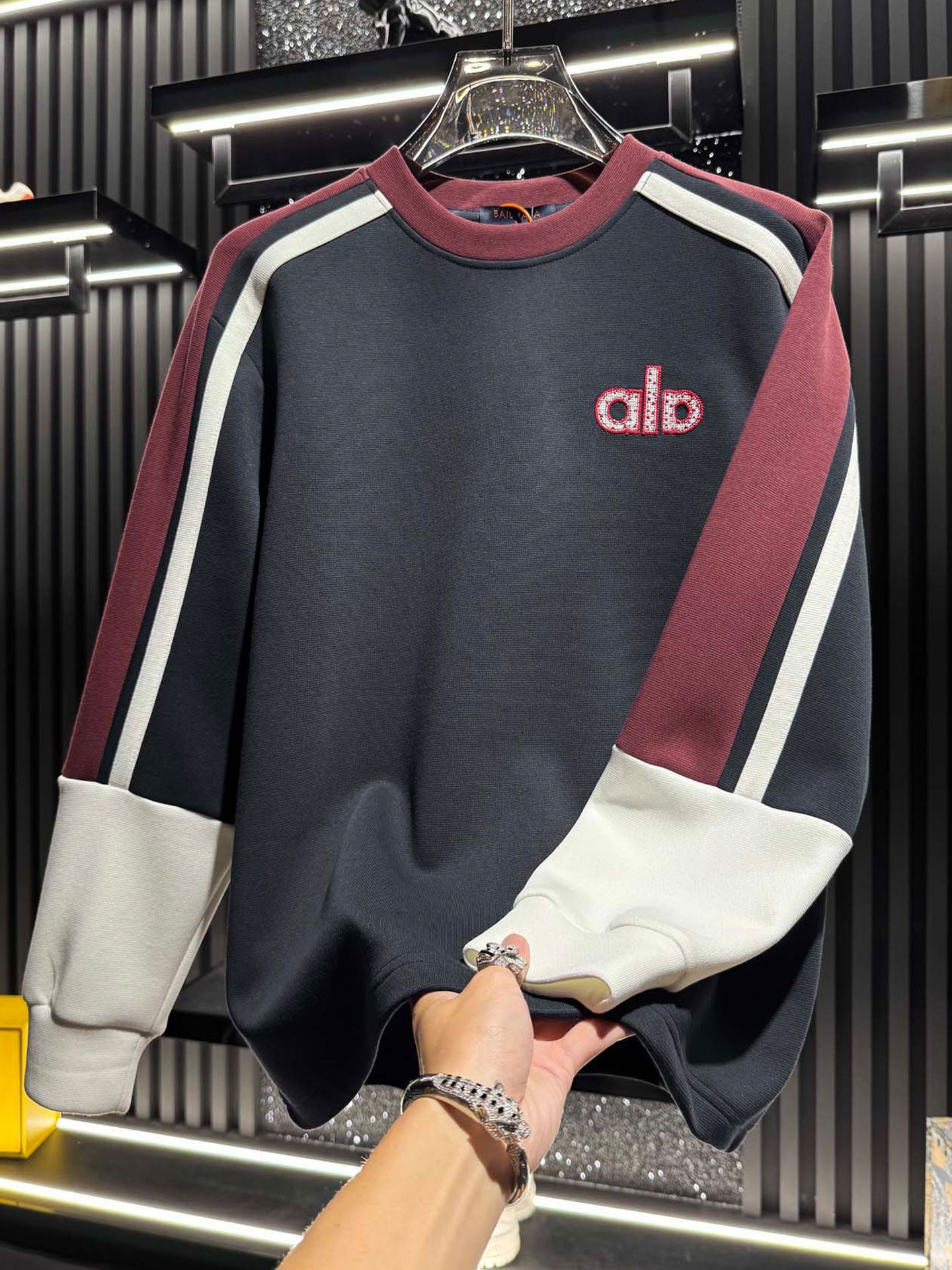 Luma hop European-style high-end embroidered patchwork crew neck sweatshirt, 2025 new autumn and winter trendy brand casual men's long-sleeve top