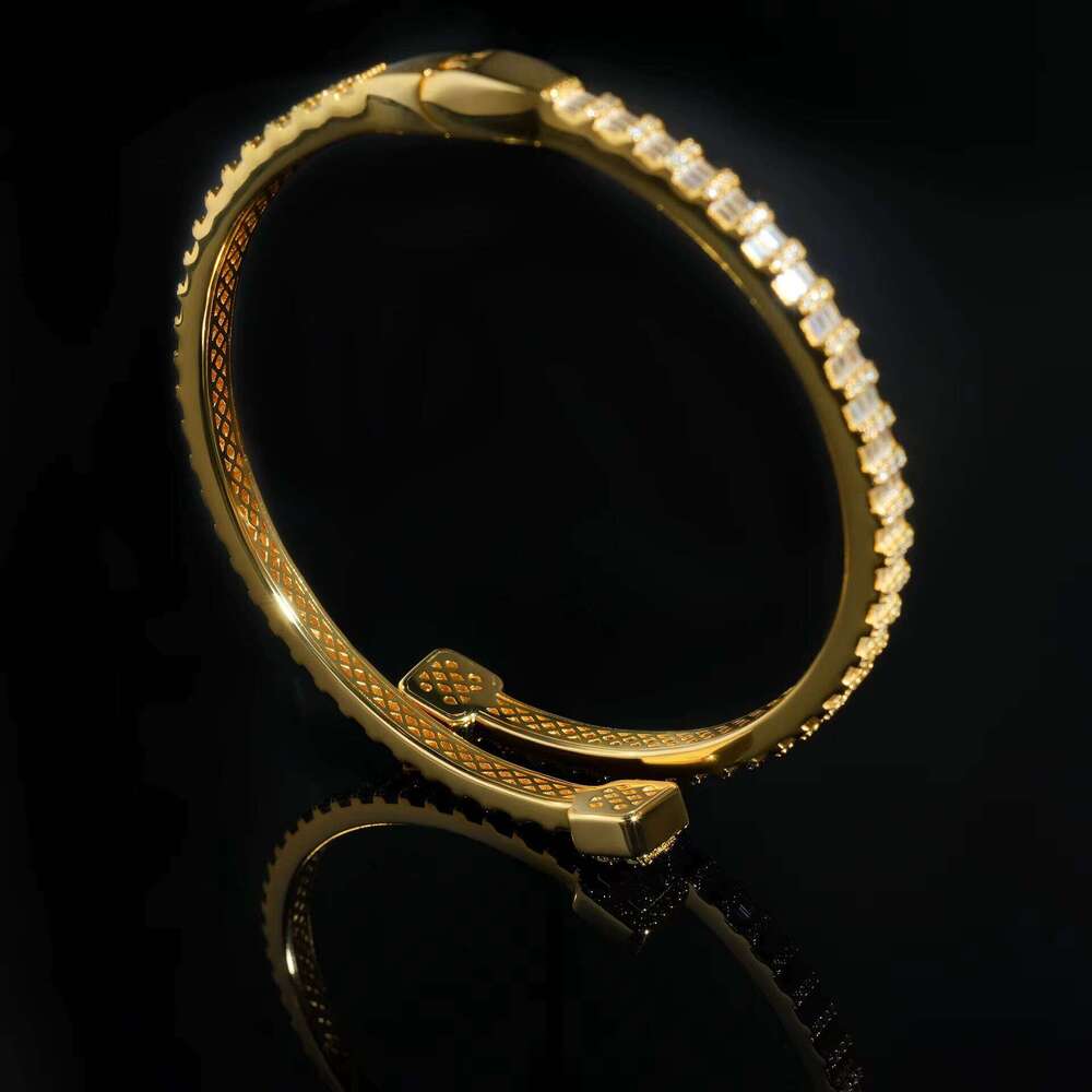 Hip-Hop Boutique Jewelry Iced D Color Long Stick Bread Pure Sier VVS Moissanite Bracelet