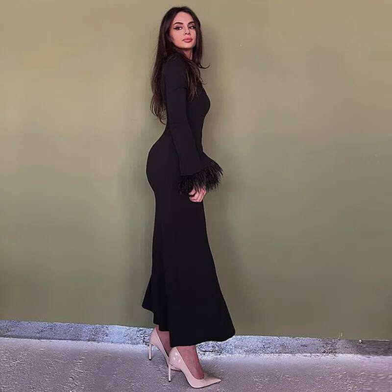 2023 European and American Feather Dress High-end Hip-covering Skirt Women's Knitted Long Sleeve Autumn Women C260311