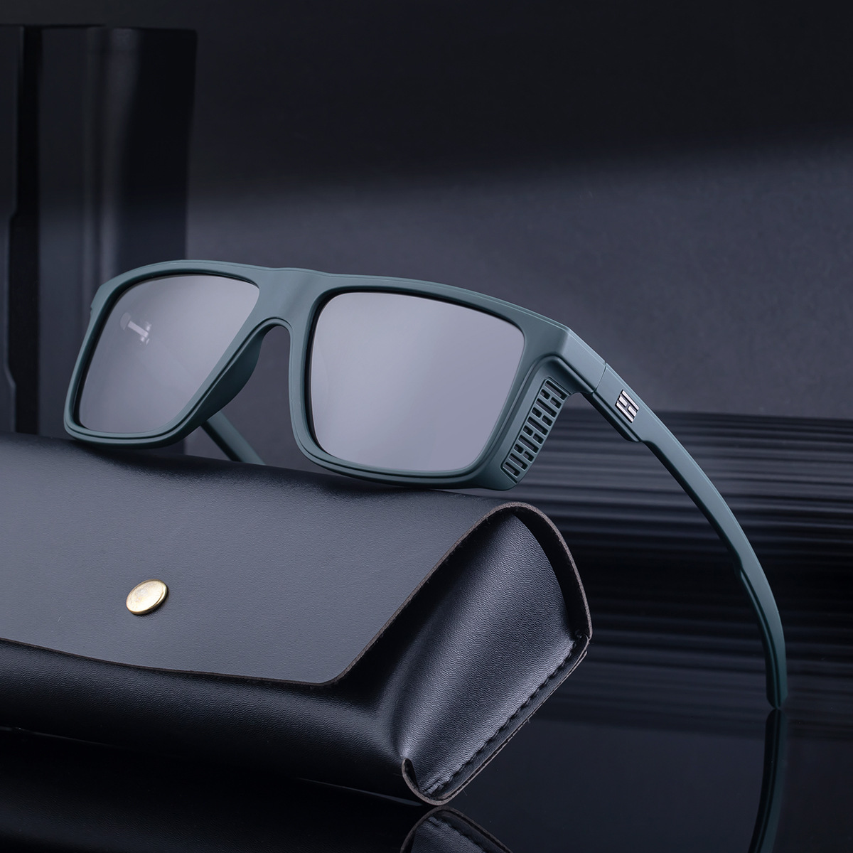 2026 New Fashion Square Frame Polarized Punk Style Retro Outdoor Sun Protection Sunglasses for Men