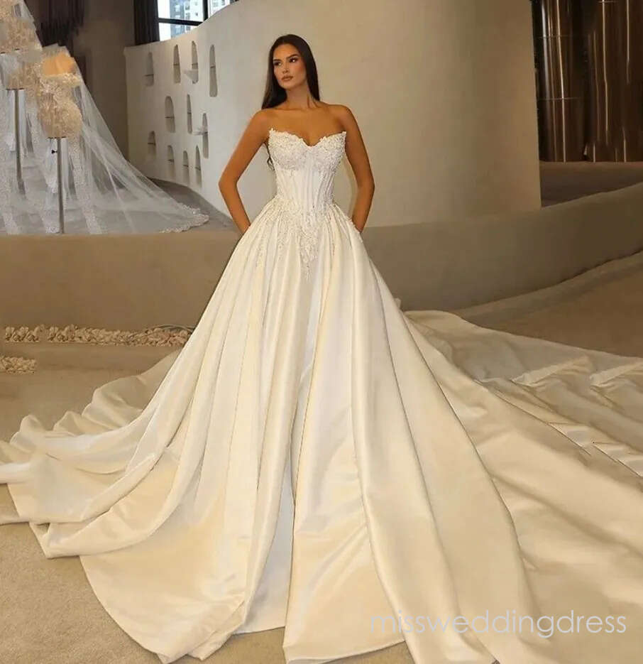 Vintage A-line Wedding Dress 2026 Sweetheart Beading Applique Satin Court Train Church Bridal Bride Gowns Vestidos De Noiva Robe de Mariee F04