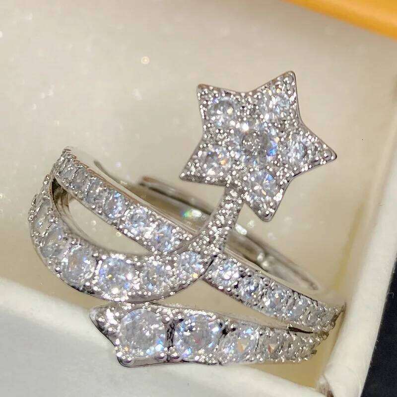 Luxurious and beautiful trend light five-pointed star shining full diamond comet overlapping open ring ceremony party eng H260312