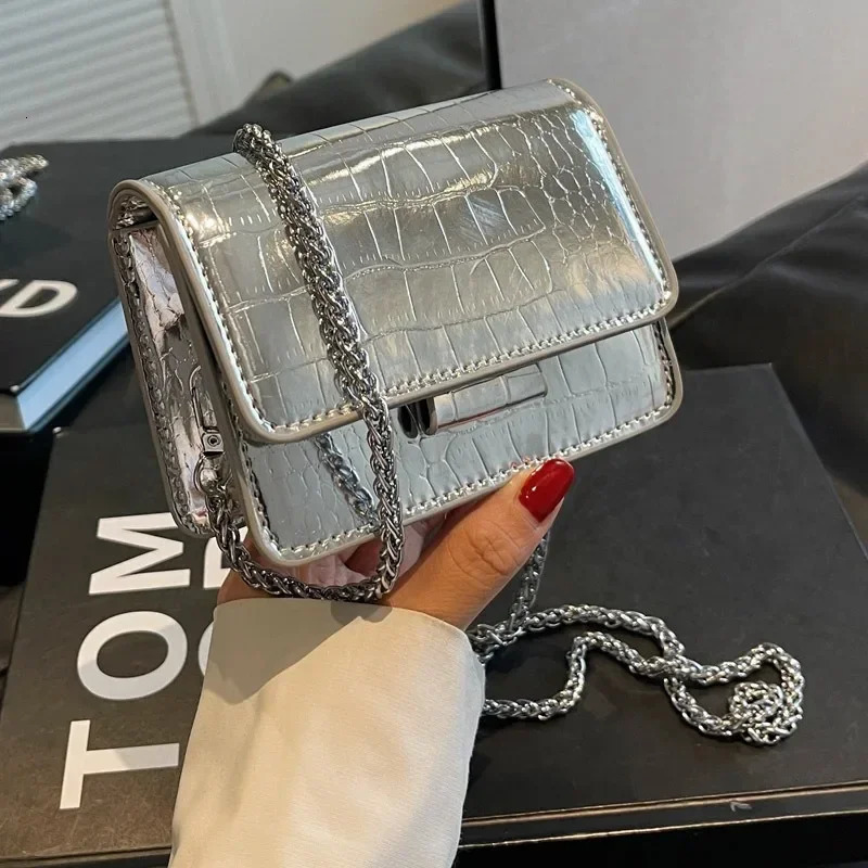 This Years Super Small Bag 2023 Summer Versatile Chain Messenger Fashion Mini Square Sling 260227