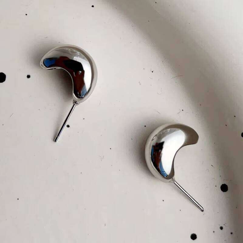 2024 Fashion Accessories S Pure Sier Lightweight Beautiful Bean Half Hollow Ball Cool Earrings for Girls