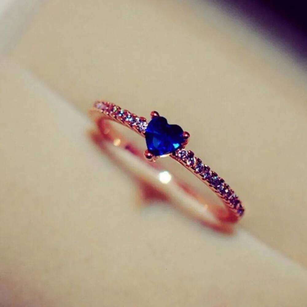New Simple Cute Female Blue Crystal Stone Ladies Engagement Heart Shaped Zirconia Ring Couple Gift Accessories H260312