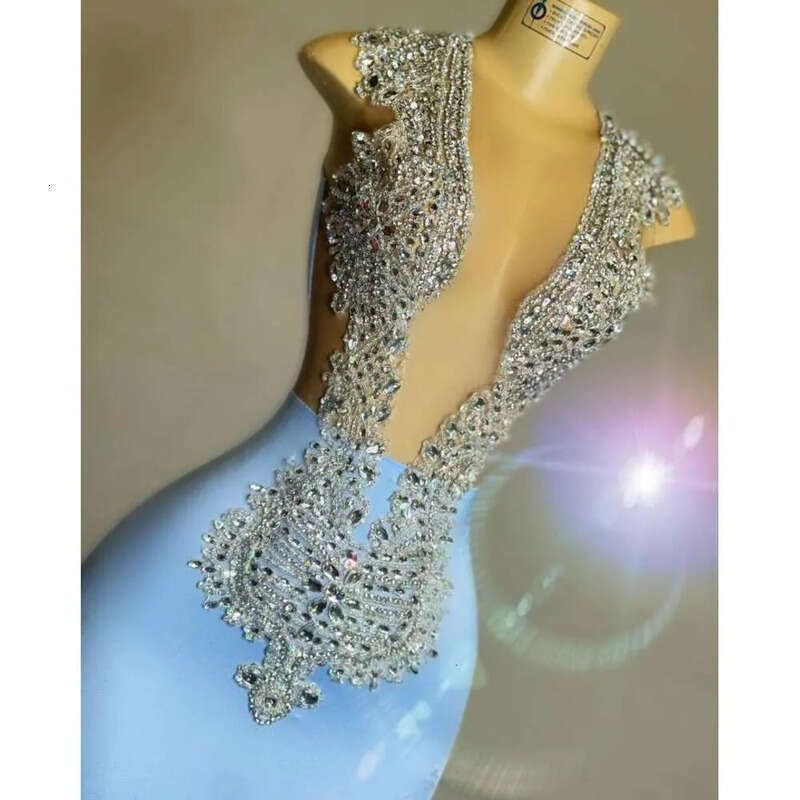 Elegant Light Blue Mermaid Prom Dresses With Silver Beaded Crystals Black Girls 2026 Plunging V Neck Sleeveless Long Evening Party Gowns Robe soiree d