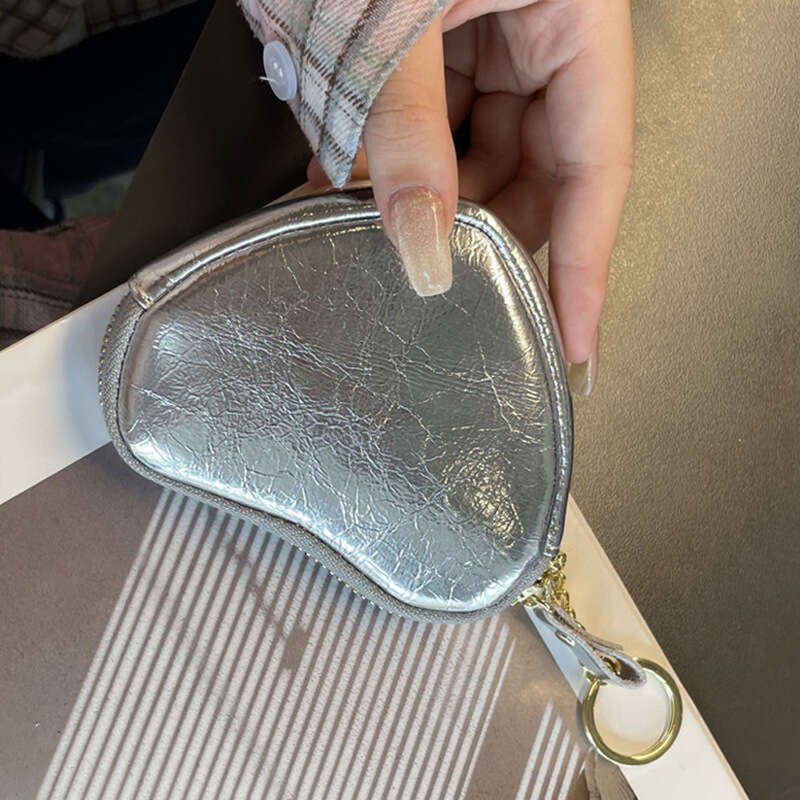 Luxury fashion wallet Korean Niche Heart Shaped Pendant Purse For Women New High End Cowhide Coin Card Holder Earphone Bag Zipper Keychain
