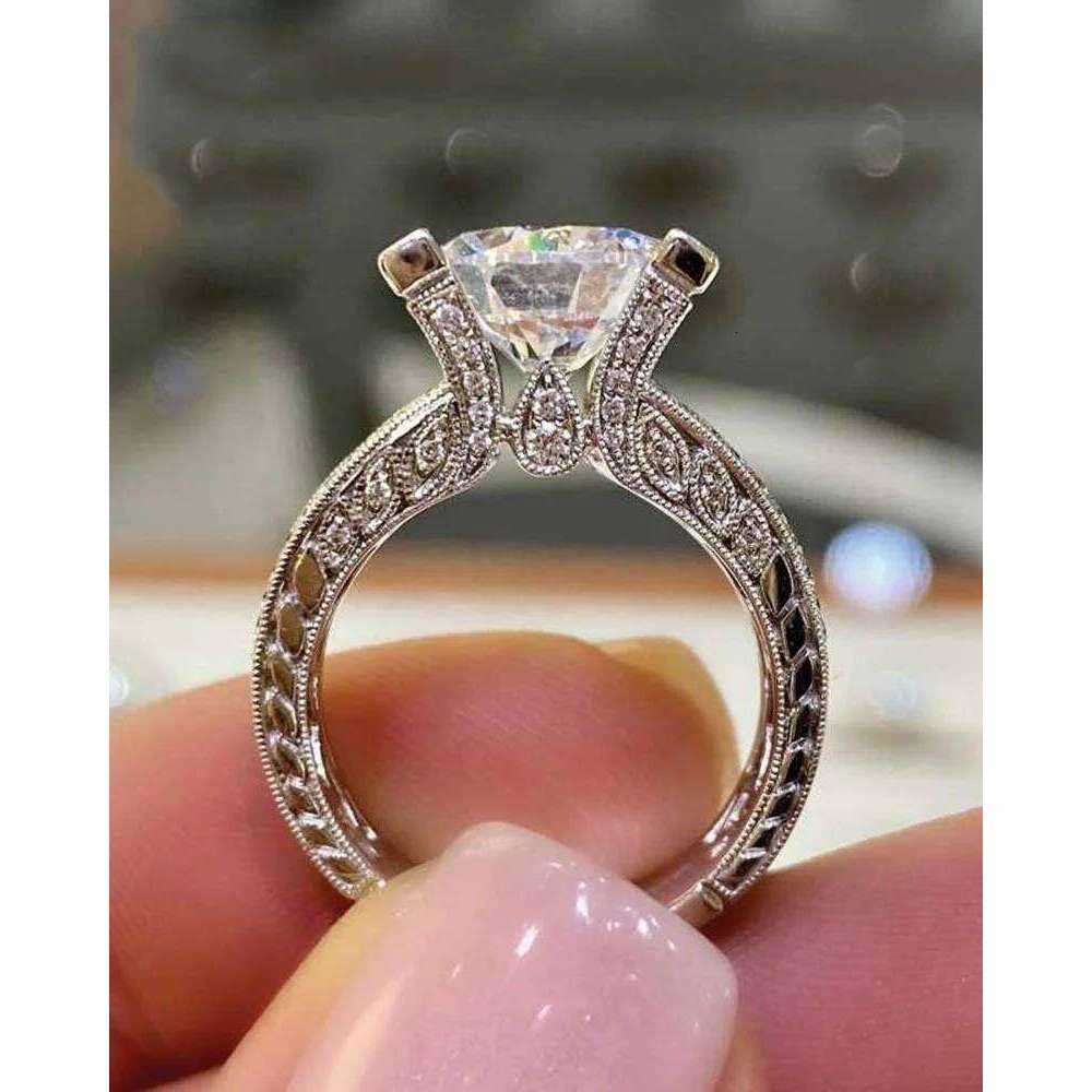 Luxurious Fashion Silver Color Wedding Rings for Women Exquisite Inlaid with White Zircon Party Engagement Ring Jewelry H260312