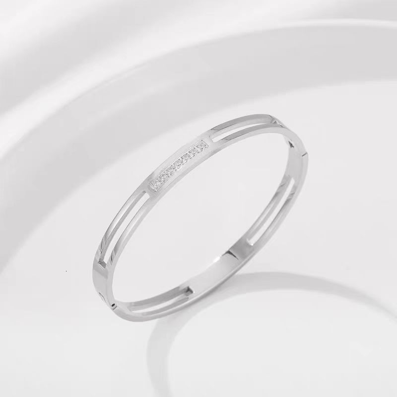Luxury Brand Designer Jewelry Titanium Steel Bracelet Style Light Luxury Seven-Diamond Hollow Design bracelet Non-Fading Women's Bracel