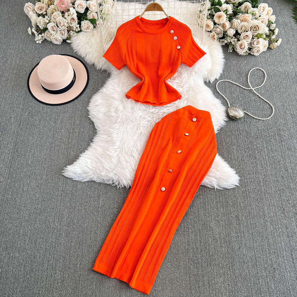 2026 designer high-end European fashion short A15 sleeved petite figure ice silk knitted top high waisted skirt
