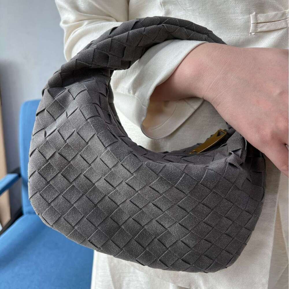 New frosted woven popular cross-border handbag, purely handmade cowhorn-knotted bag, in stock