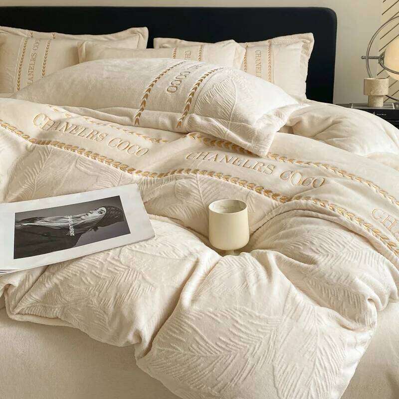Light Milk Four-piece Winter Coral Velvet Bed Sheet Quilt Cover Bedspread Bedding Set H260312