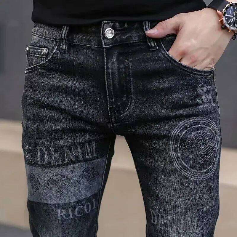 End Stylish Classic Distinctive Printed Black Jeans for Men High Quality Slim Fit Stretch Luxury Denim Pants 26Y0312