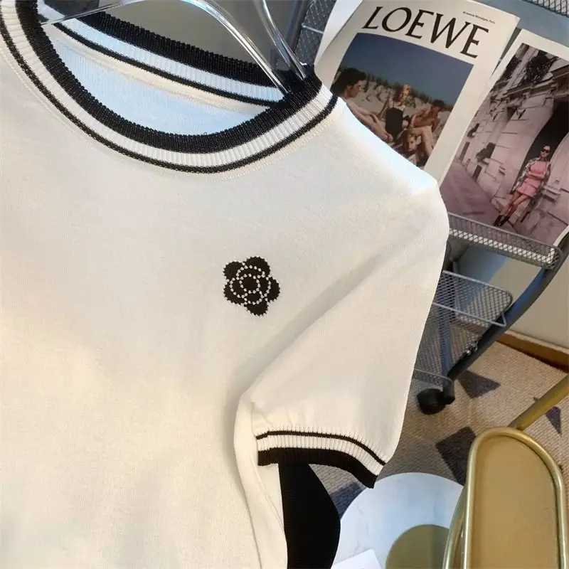 Women 2025 New Summer Camellia Ice Silk Short-sleeved T-shirt to Make You Look Slim and Shoulder Knitted TopT260312