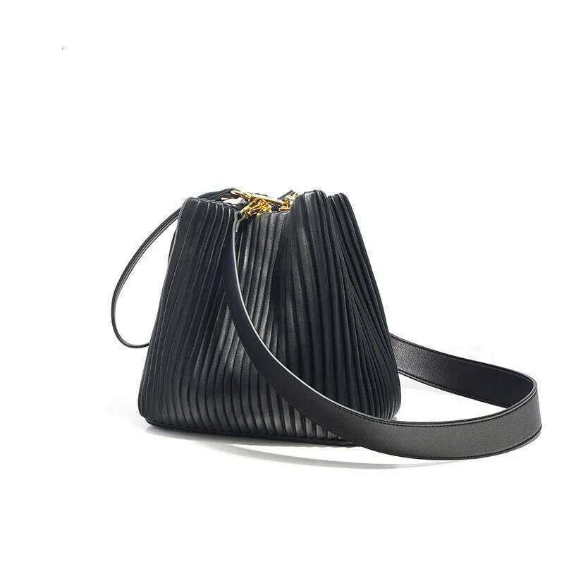 Designer High end Genuine Leather Large Capacity Commuter Bucket Bag Women's Single Shoulder Slant Crossbody Handbag New