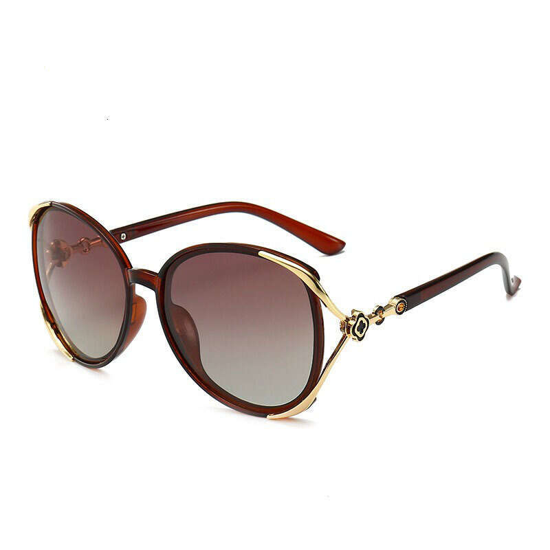 Designer sunglasses for women Classic Round Popular Two-tone frame Gradient purple lenses Beach Sun Glasses Four-leaf clover Detail
