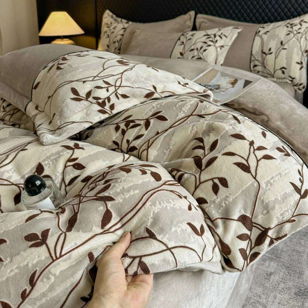 Carved Milk Velvet Bedding Thickened Coral Fleece Winter Warm Four-Piece Set Duvet Cover Pillowcase Bed Sheet Home Textiles H260312