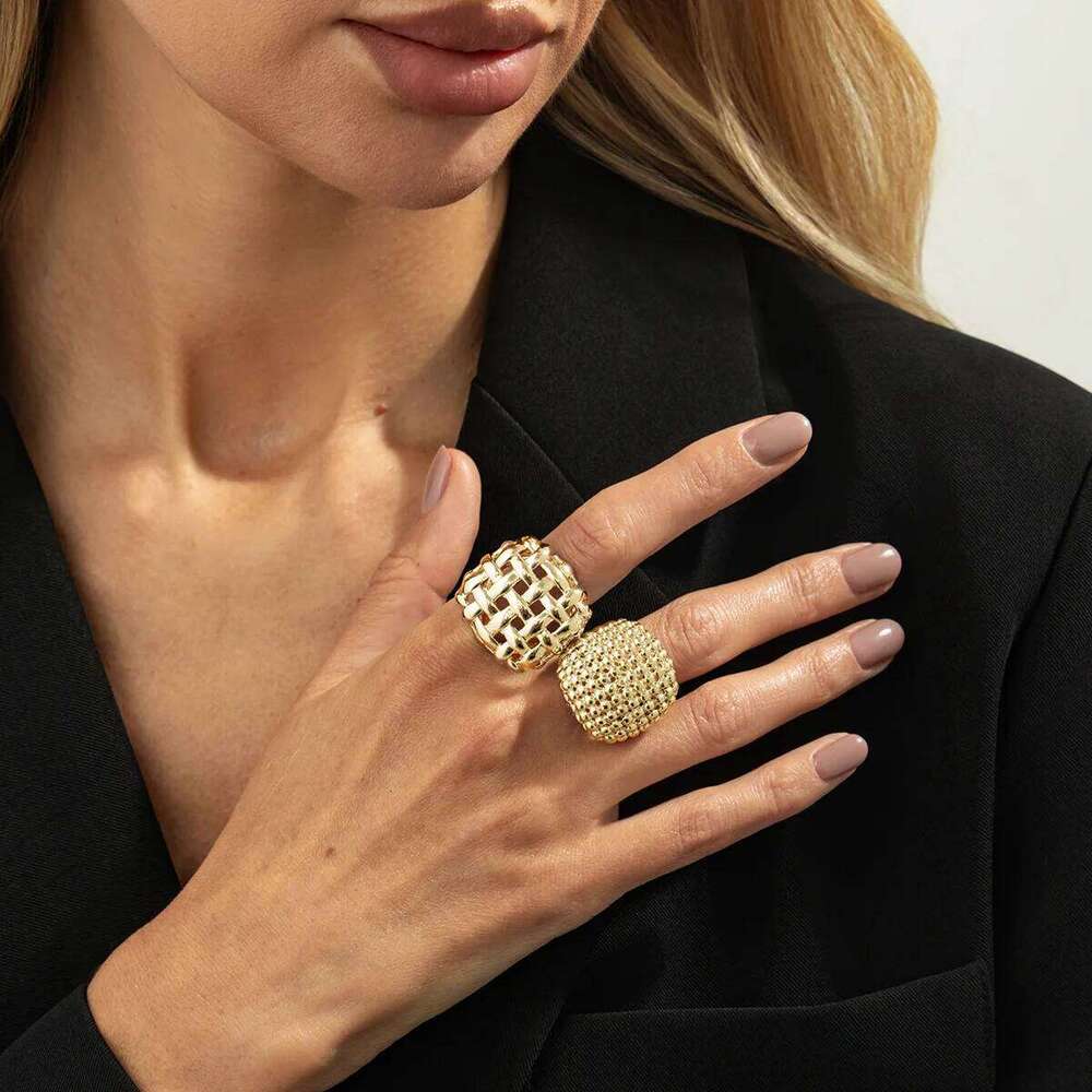 Exquisite Diamond Cut Metal Hoop Earrings Geometric Openwork Texture Design Vintage Style Ring Jewelry For Women