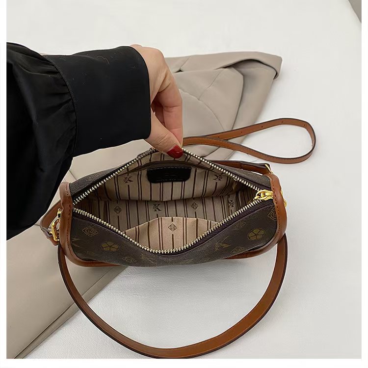 Chic Designer Accessory: Elegant Casual Tote Pouch