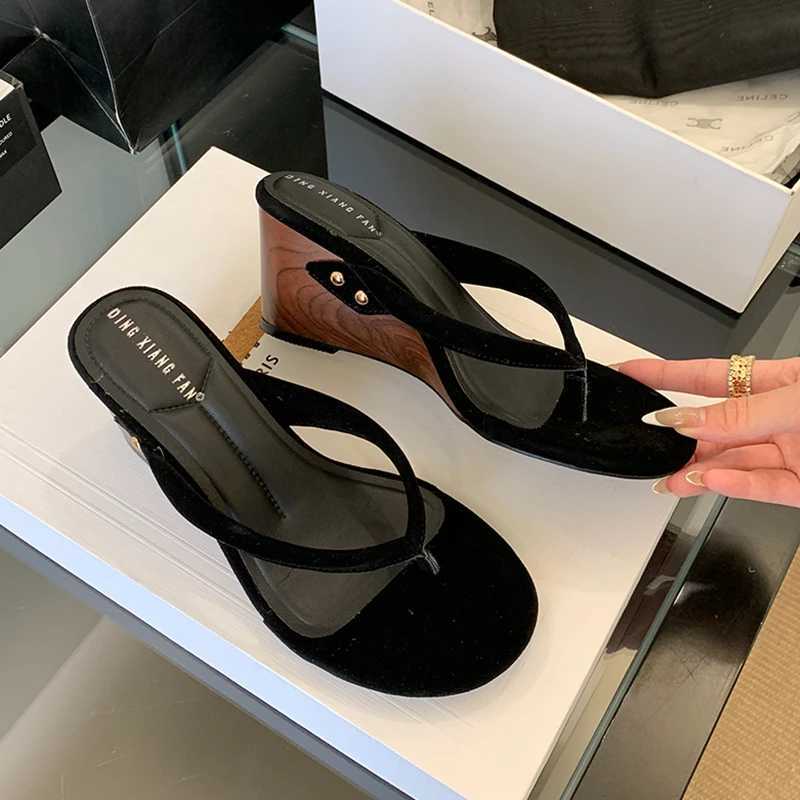 SUOJIALUN 2025 New Women Sandal Fashion Narrow Band Ladies Elegant High Wedge Heel Slip On Flip Flops Outdoor Dress Sandal K260312