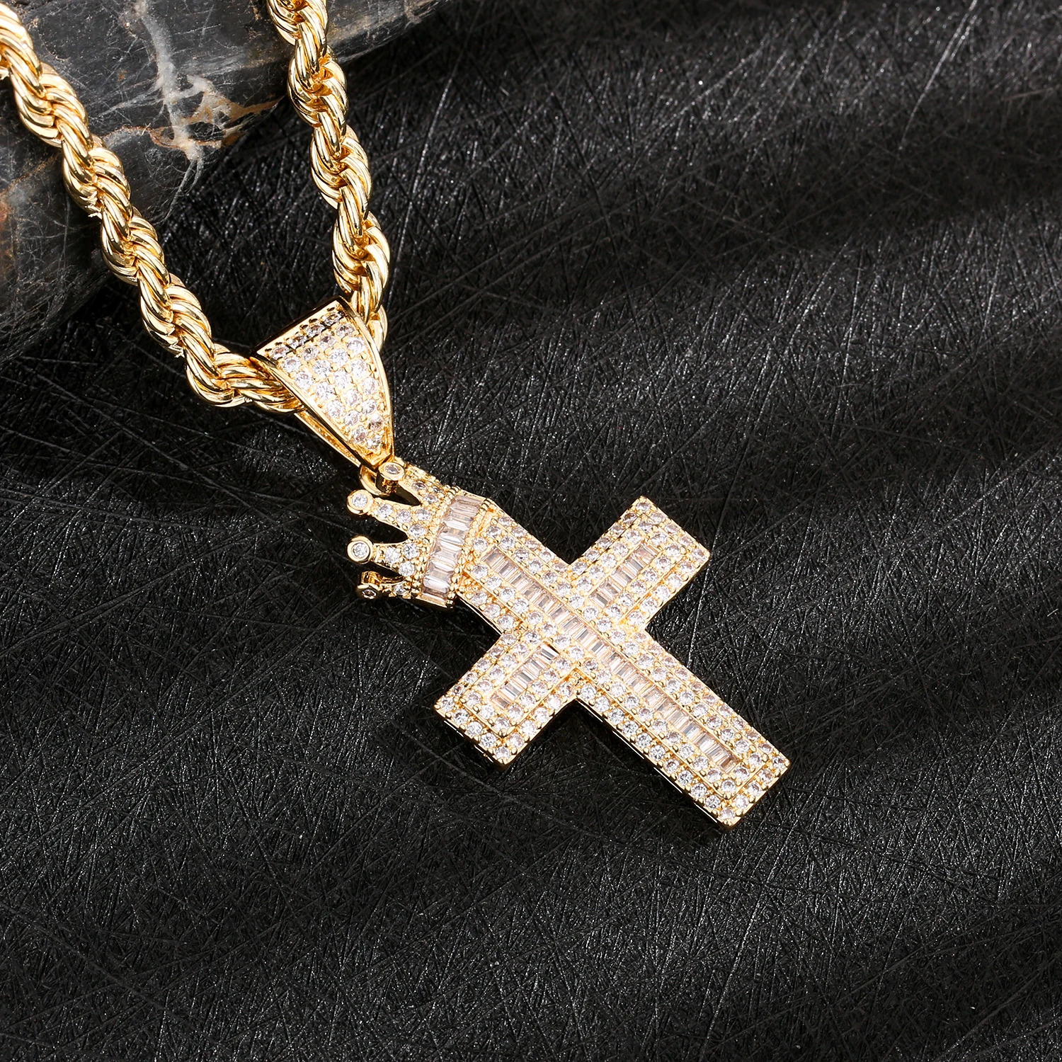 Elegant Cross Pendant Necklace with CZ Stones Copper Chain Jewelry for Everyday Wear Gift Giving 260304
