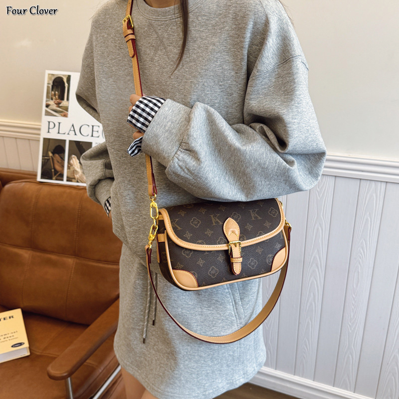 Retro women's small bag, new fashion luxury bag, high-quality handbag crossbody bag, designer handbag, fashionable shoulder square bag, high-qual