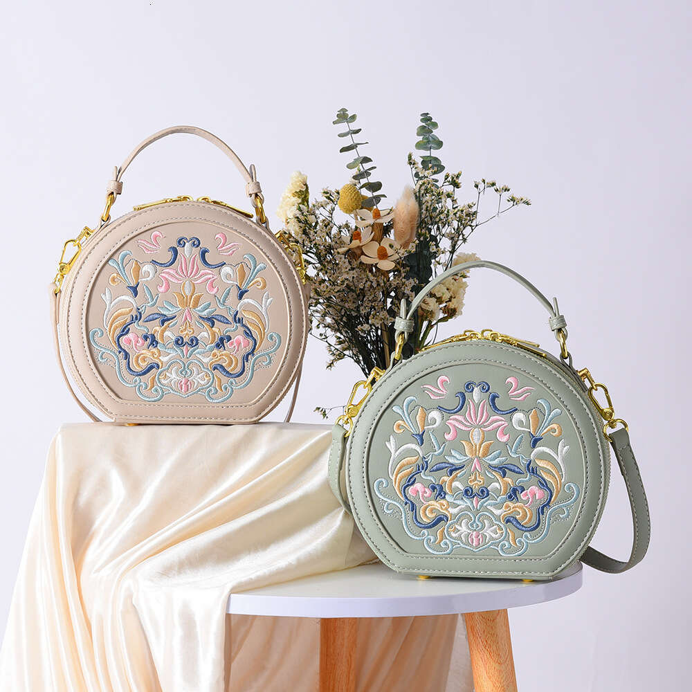 Unique Embroidered Women's Handbag 2026 New Trendy Artistic Shoulder Chinese Style Crossbody Small Round Bag