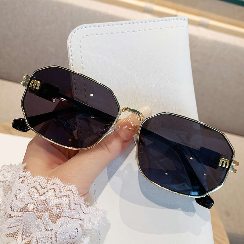 New Fashion Polygonal Sunglasses Men and Women Trend Metal Large Frame Sunglasses Outdoor mirror Sunscreen Ultraviolet Glasses