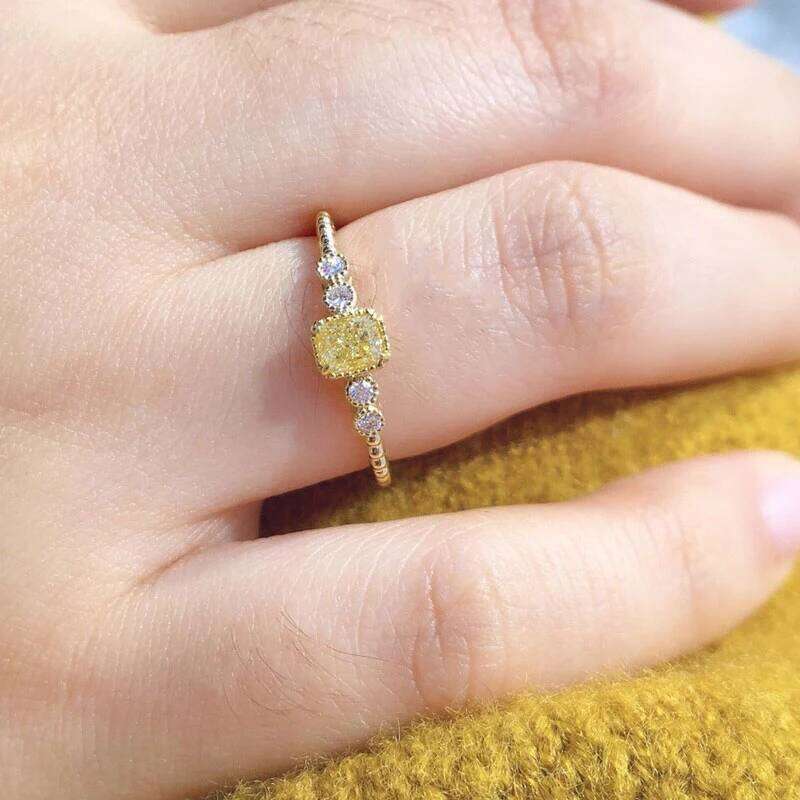 Huitan Geometric Yellow Cubic Zirconia Women Rings Gorgeous Wedding Accessories Anniversary Party Temperament Female Jewelry H260312