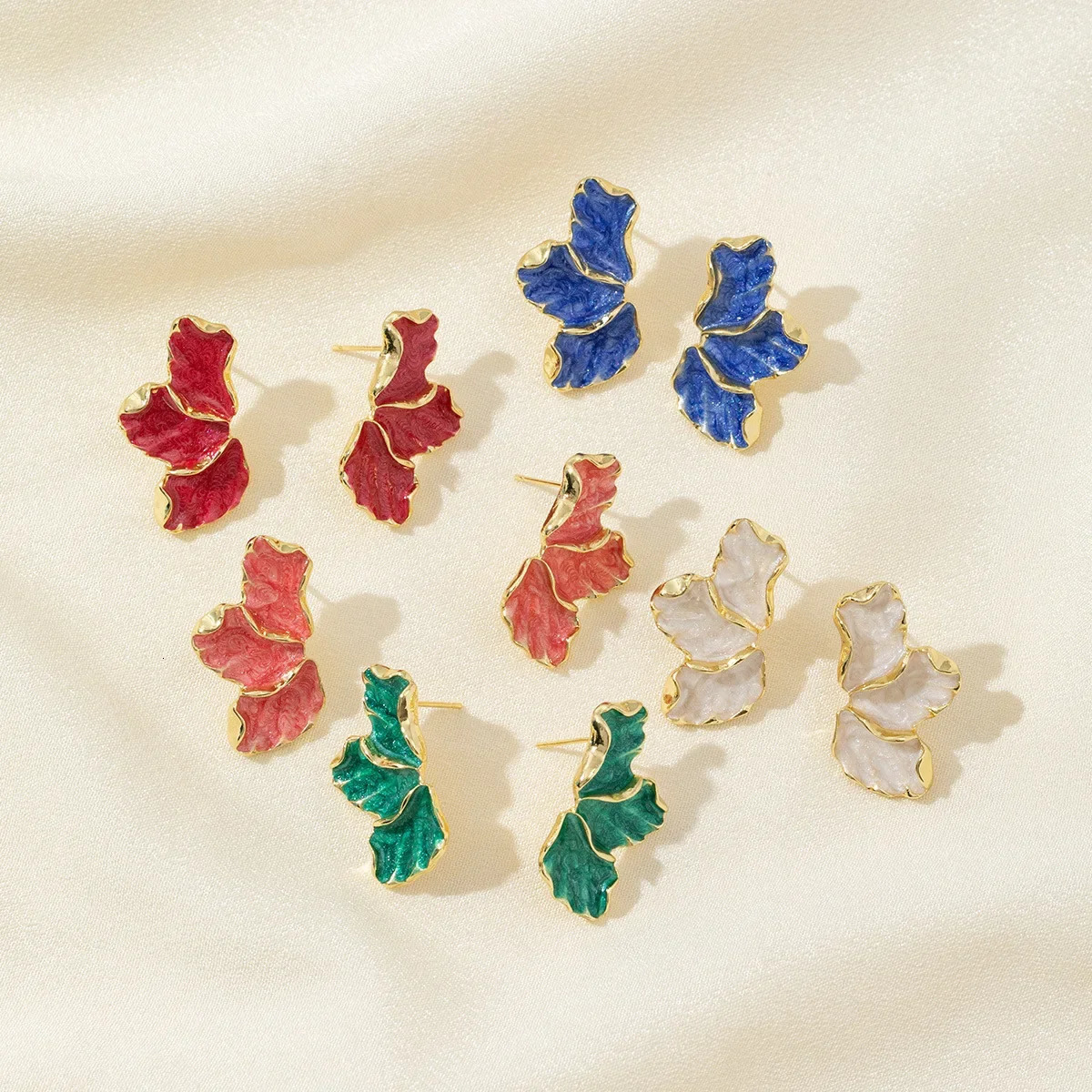 Metal Flower Cream Stud Earrings for Women Fashion Gold Color Plating Irregular Post Heavy n Statement Earring 260309
