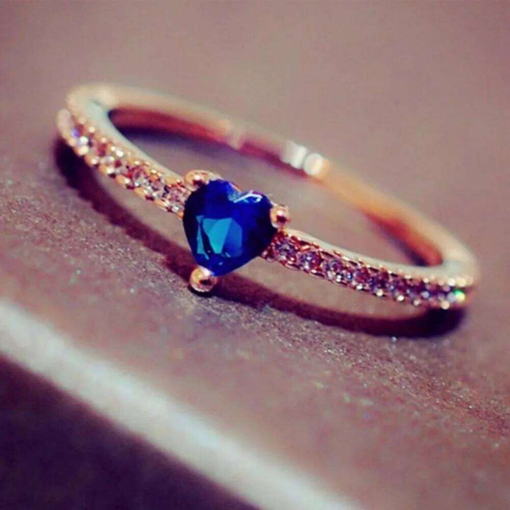 New Simple Cute Female Blue Crystal Stone Ladies Engagement Heart Shaped Zirconia Ring Couple Gift Accessories H260312