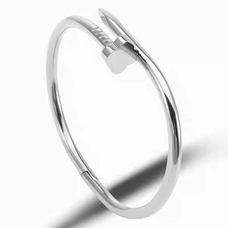 Luxury Brand Designer Jewelry For Women New Fashion Four-leaf Clover Titanium Steel Bracelet For Couples Simple And Bracelet Versatile Designer Bracel