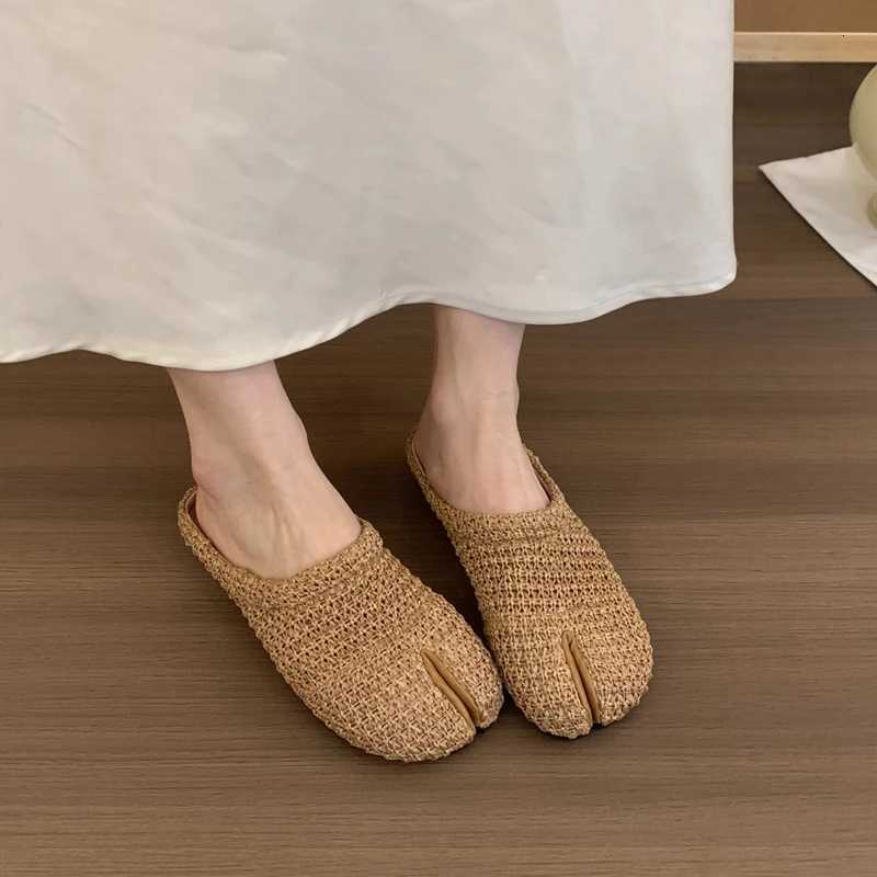 SUOJIALUN 2025 Summer New Women Slipper Fashion Split Toe Slip On Ladies Casual Mules Shoes Soft Flat Heel Outdoor Dress Slides K260312