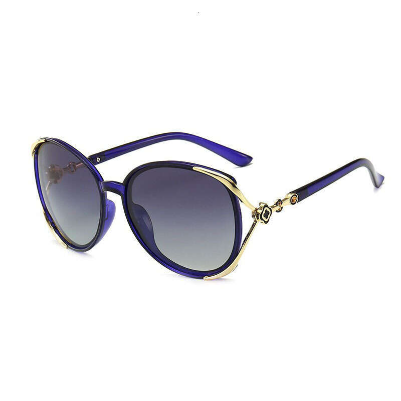 Designer sunglasses for women Classic Round Popular Two-tone frame Gradient purple lenses Beach Sun Glasses Four-leaf clover Detail