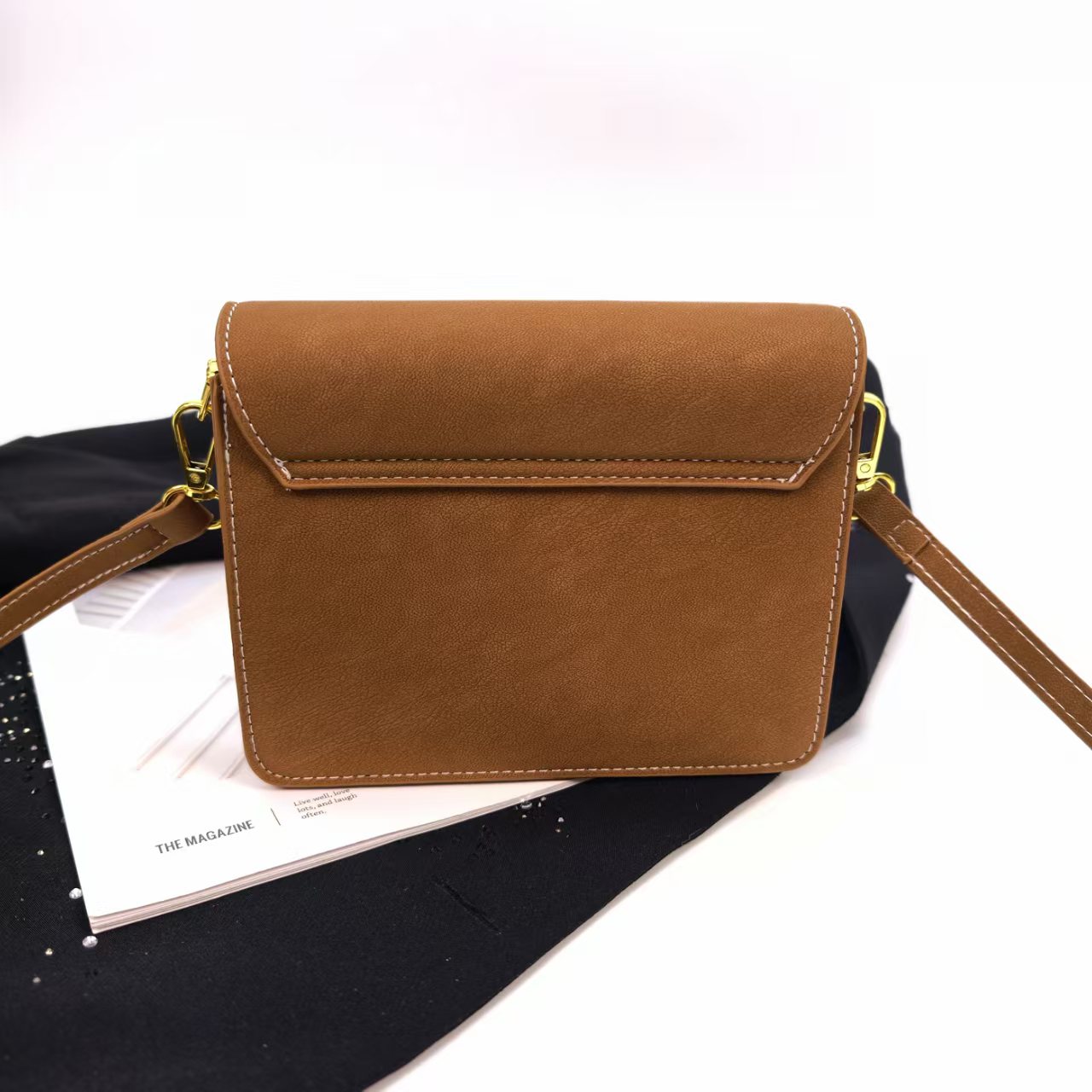 Chic Casual Accessory: Modern Womens Tote with Adjustable Strap