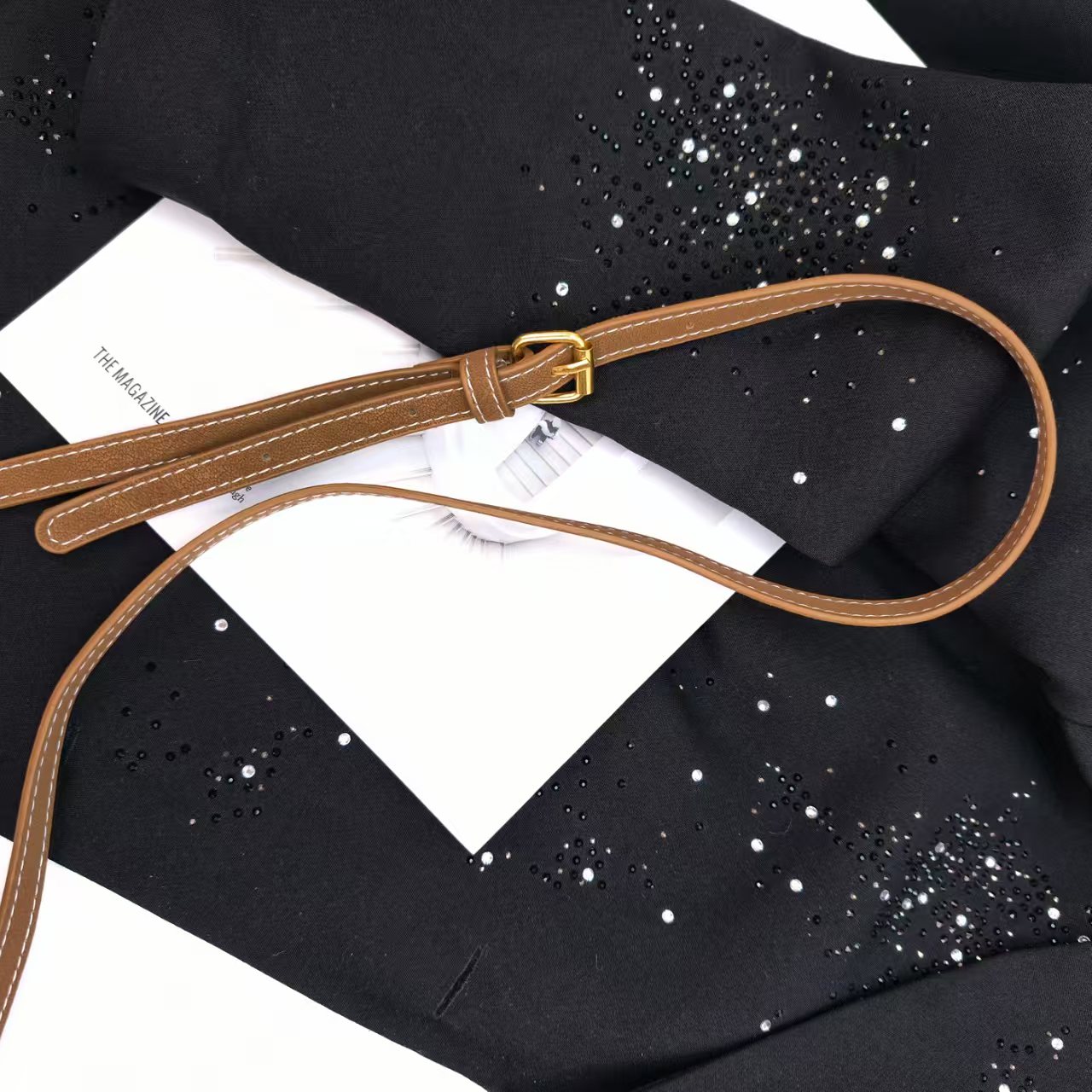 Chic Casual Accessory: Modern Womens Tote with Adjustable Strap