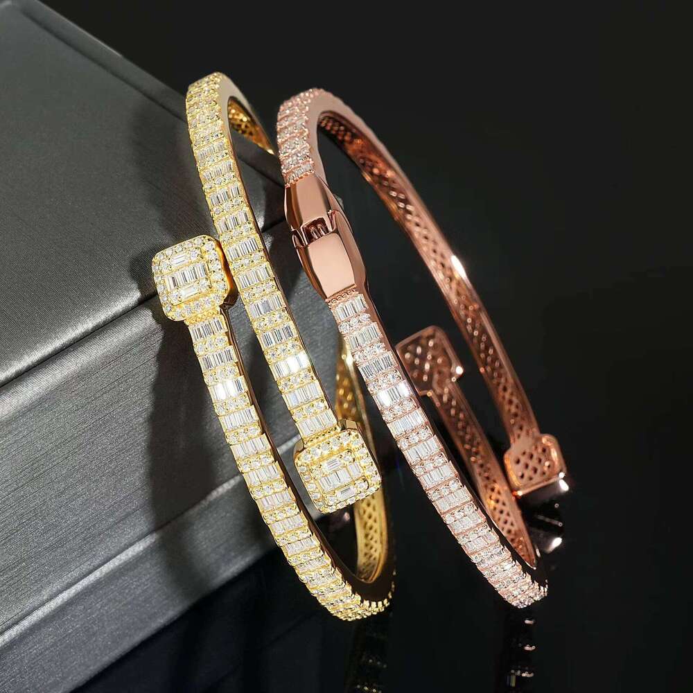 Hip-Hop Boutique Jewelry Iced D Color Long Stick Bread Pure Sier VVS Moissanite Bracelet