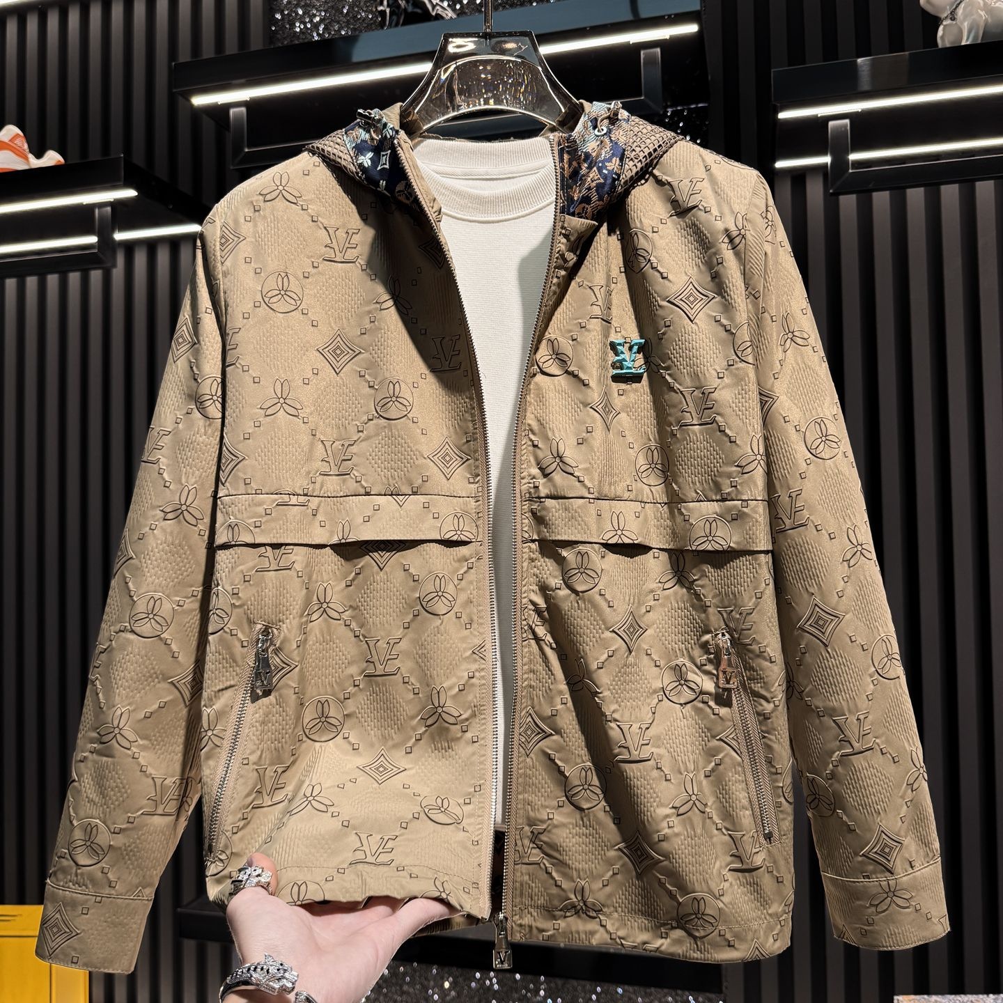 Luma hop European Style 2025 New Autumn/Winter Light Luxury Embossed Hooded Casual Patchwork Coat Fashion Trendy Men's Jacket