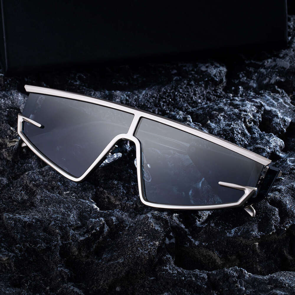 2026 New European And American Fashion Cat Eye Unique Trendy Punk Style Outdoor Sun Protection Sunglasses For Men,