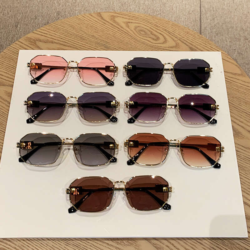 New Fashion Polygonal Sunglasses Men and Women Trend Metal Large Frame Sunglasses Outdoor mirror Sunscreen Ultraviolet Glasses