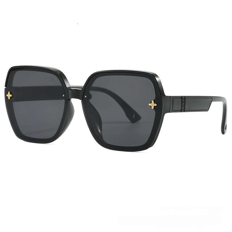 Luxury Sunglasses for Women Classic Trendy Popular Polygonal frame Tinted purple lenses Beach Vacation Sun Glasses Face Slimming Effect
