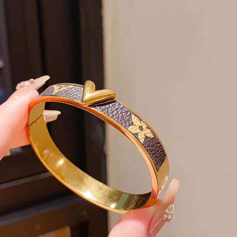 Retro Stainless Steel Leather Flower Letter V Buckle Bracelet Simple Fashion Niche High End Feeling Hand Jewelry - view 4
