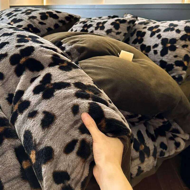 Four-piece Set Thickened Thermal Flange Coral Fleece Class A Leopard Print Rabbit Plush Quilt Cover Pillowcase Bed Sheet H260312
