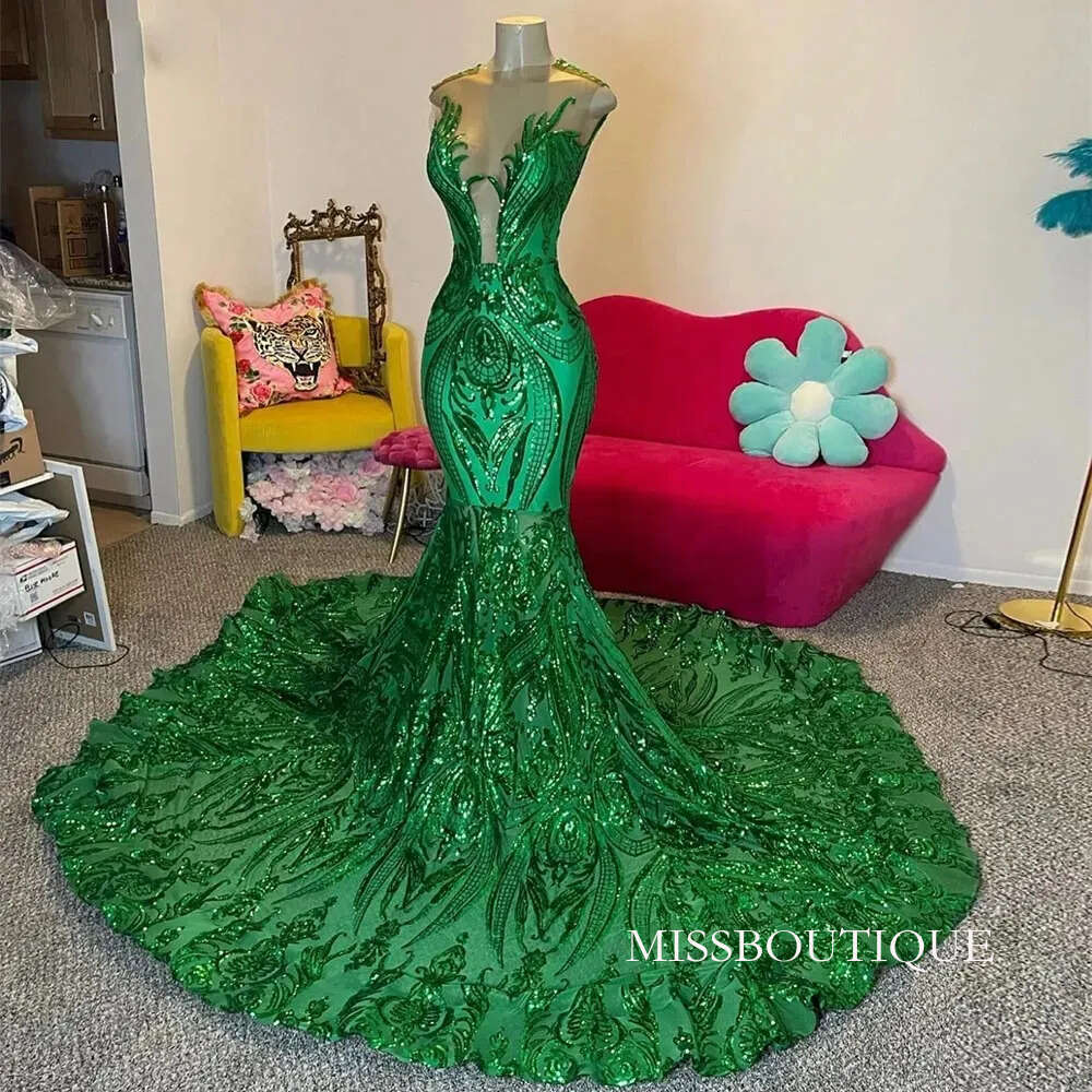Stunning Green Sequined Prom Dresses Sheer Jewel Neck Mermaid Evening Party Gowns Zipper Back Vestidos De Gala B0312