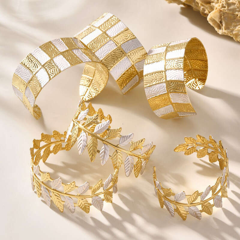 Women's Bohemian Bracelet: Fashion Pleated Round Open Stainless Steel Bangle & Arm Ring, Minimalist Style, Unique Wristband, Light Luxury Jewelry